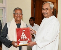 Yunus Meets the Chief Minister of Orissa and Addresses the top Officials of Orissa Government.